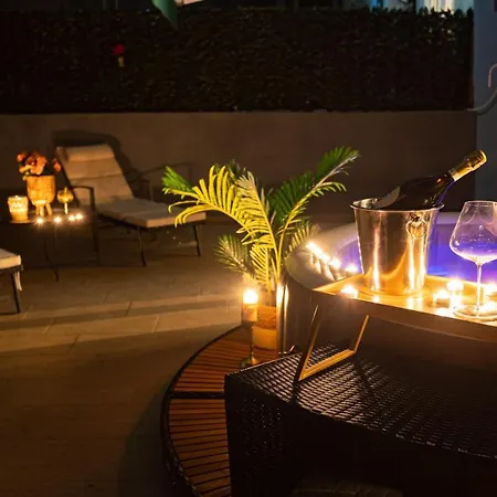 Oasis Luxury With Terrarce And Jacuzzi Apartament