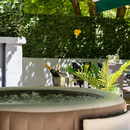 Oasis Luxury With Terrarce And Jacuzzi アパート *