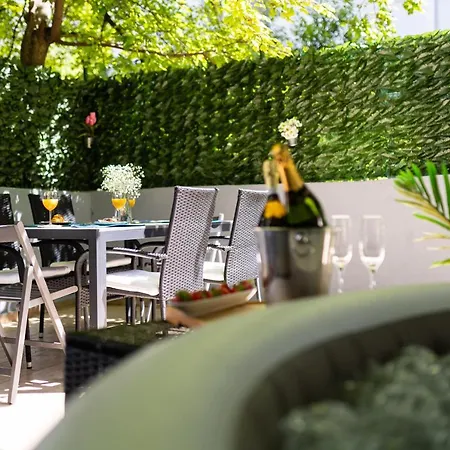 Oasis Luxury With Terrarce And Jacuzzi * スプリト