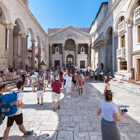 Oasis Luxury With Terrarce And Jacuzzi アパート *