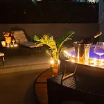 Oasis Luxury With Terrarce And Jacuzzi Apartment