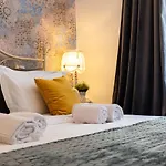 Oasis Luxury With Terrarce And Jacuzzi Split