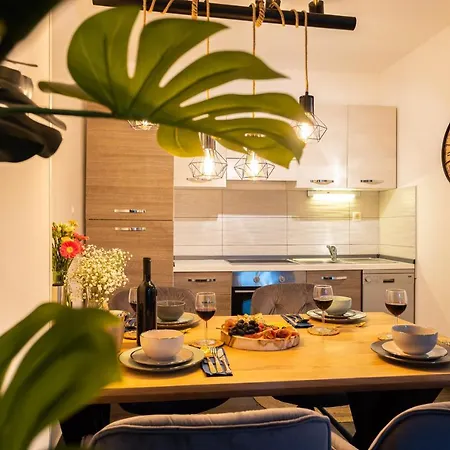 Oasis Luxury With Terrarce And Jacuzzi Apartment *