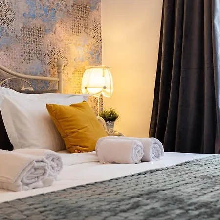 Oasis Luxury With Terrarce And Jacuzzi Split