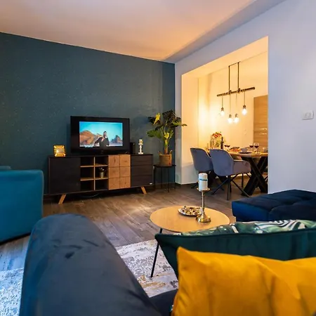 Oasis Luxury With Terrarce And Jacuzzi Apartment