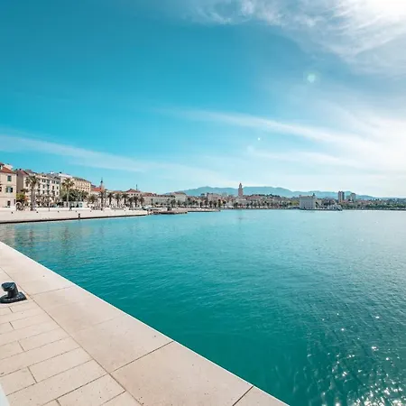 Oasis Luxury With Terrarce And Jacuzzi Apartment *