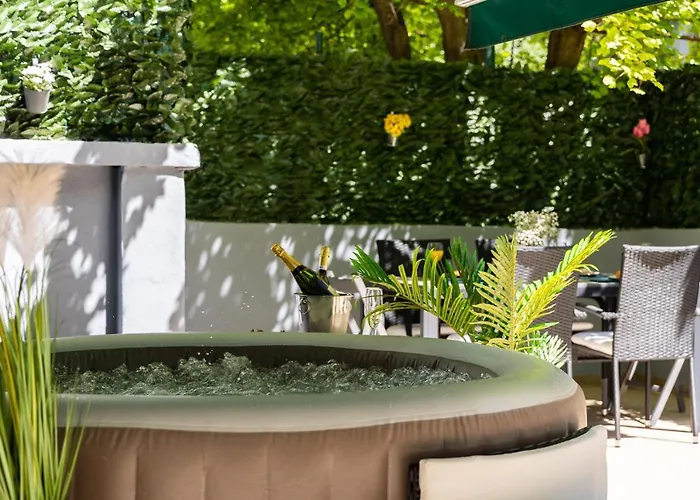 Oasis Luxury With Terrarce And Jacuzzi 아파트 *