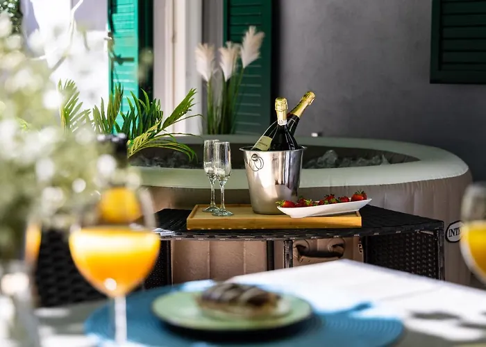 아파트 Oasis Luxury With Terrarce And Jacuzzi 스플리트