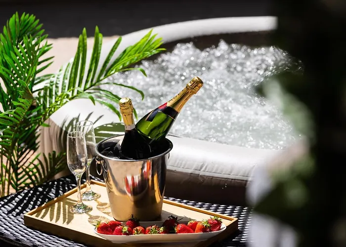 아파트 Oasis Luxury With Terrarce And Jacuzzi 스플리트