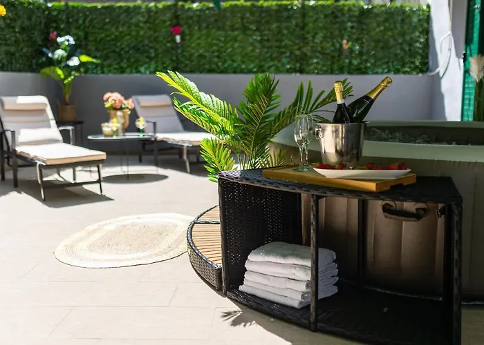 Oasis Luxury With Terrarce And Jacuzzi 아파트 *