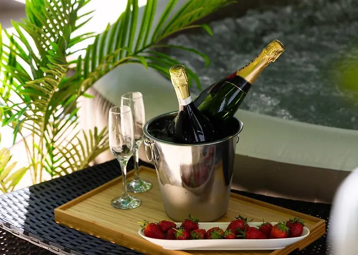 Oasis Luxury With Terrarce And Jacuzzi 아파트 *