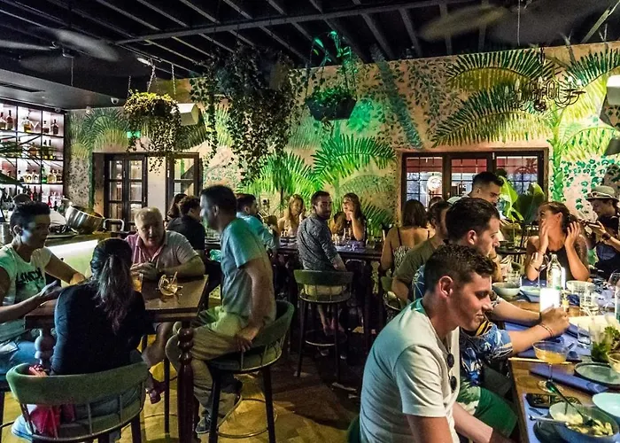 Oasis Luxury With Terrarce And Jacuzzi 스플리트